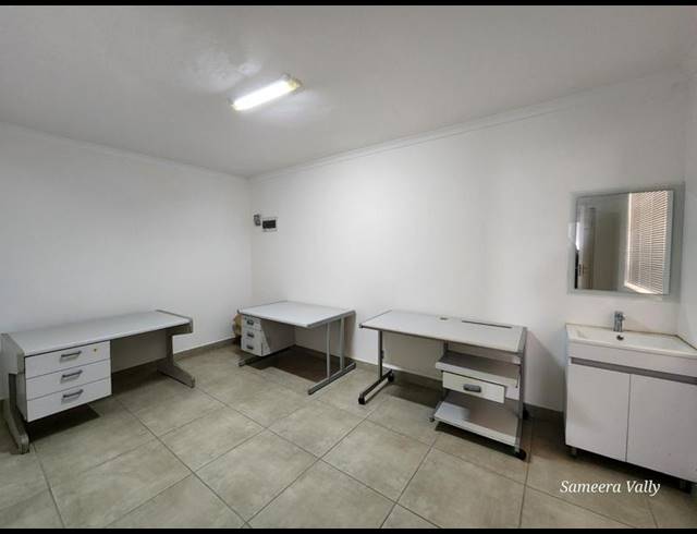 BUSINESS PROPERTY TO RENT IN OVERPORT